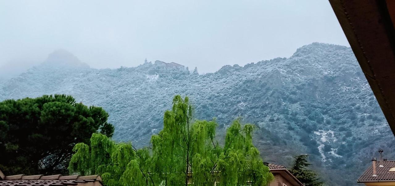 Вилла Emaus Castellar del Riu Экстерьер фото